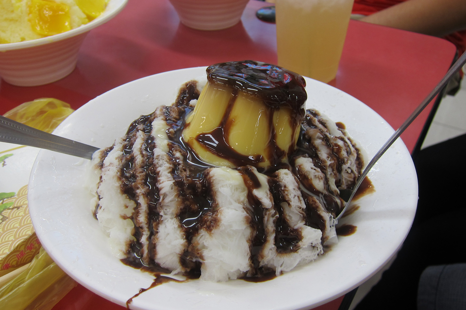 Lychee snow ice with chocolate sauce and pudding(similar to flan).